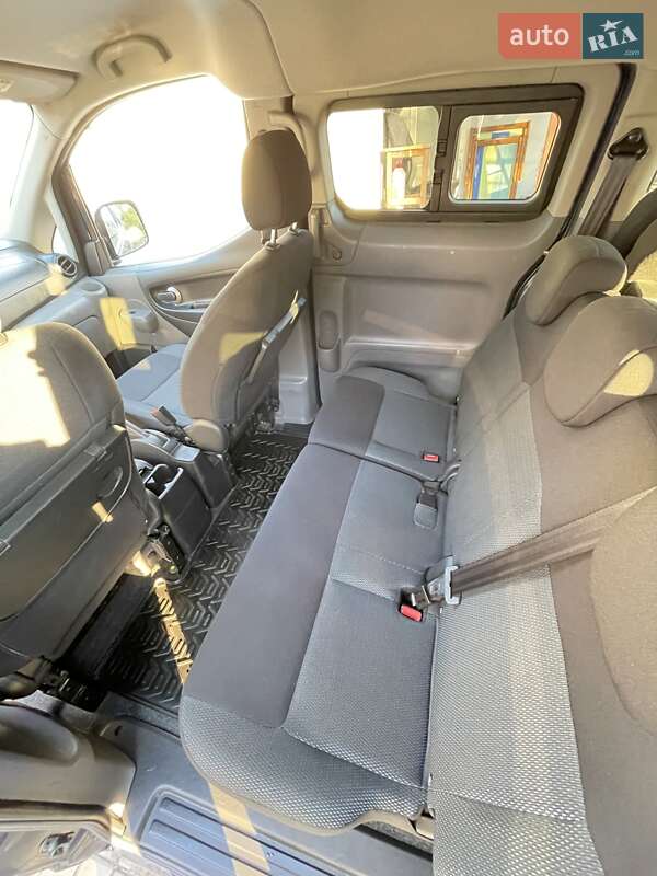 Мінівен Nissan e-NV200 2016 в Дніпрі