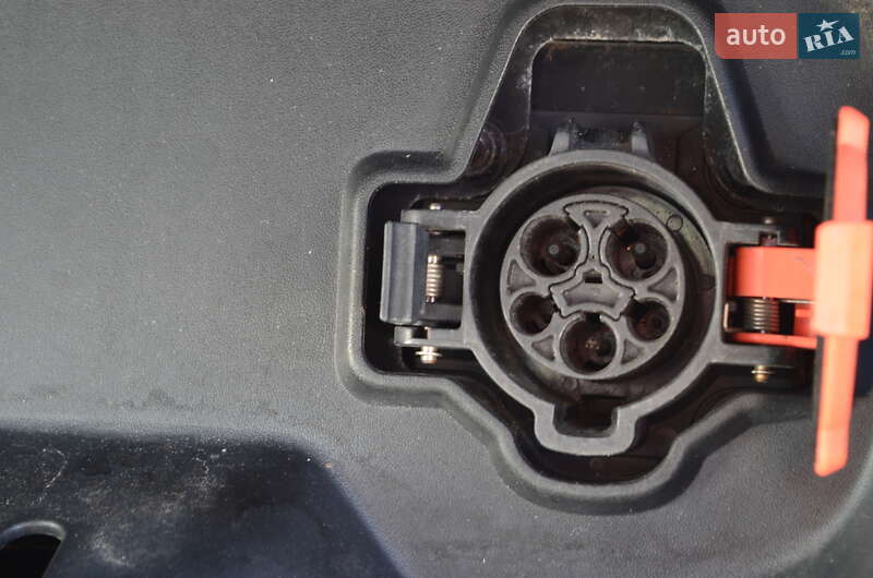 Грузовой фургон Nissan e-NV200 2018 в Львове