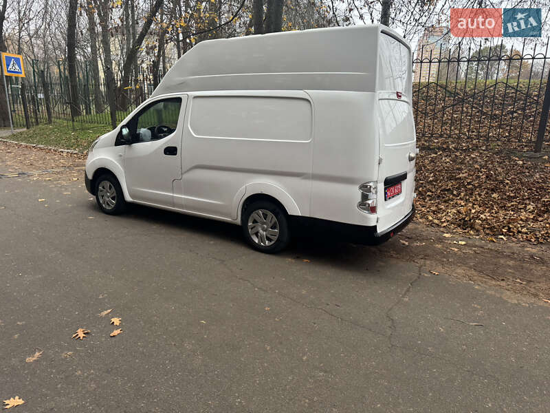 Грузопассажирский фургон Nissan e-NV200 2019 в Киеве