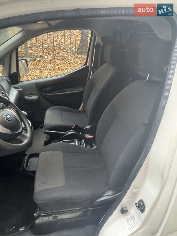 Грузопассажирский фургон Nissan e-NV200 2019 в Киеве