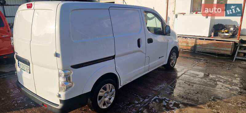 Грузовой фургон Nissan e-NV200 2014 в Житомире
