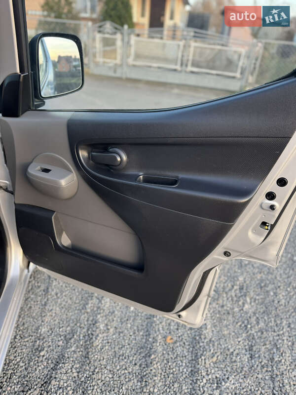 Грузовой фургон Nissan e-NV200 2019 в Ровно