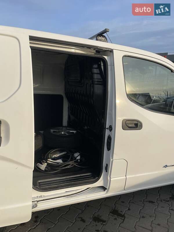 Грузовой фургон Nissan e-NV200 2015 в Киеве