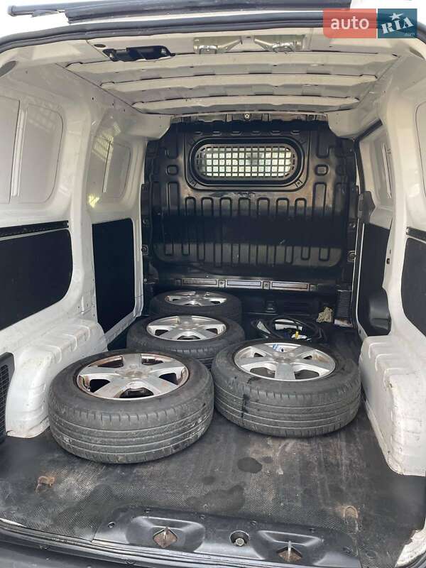 Грузовой фургон Nissan e-NV200 2015 в Киеве