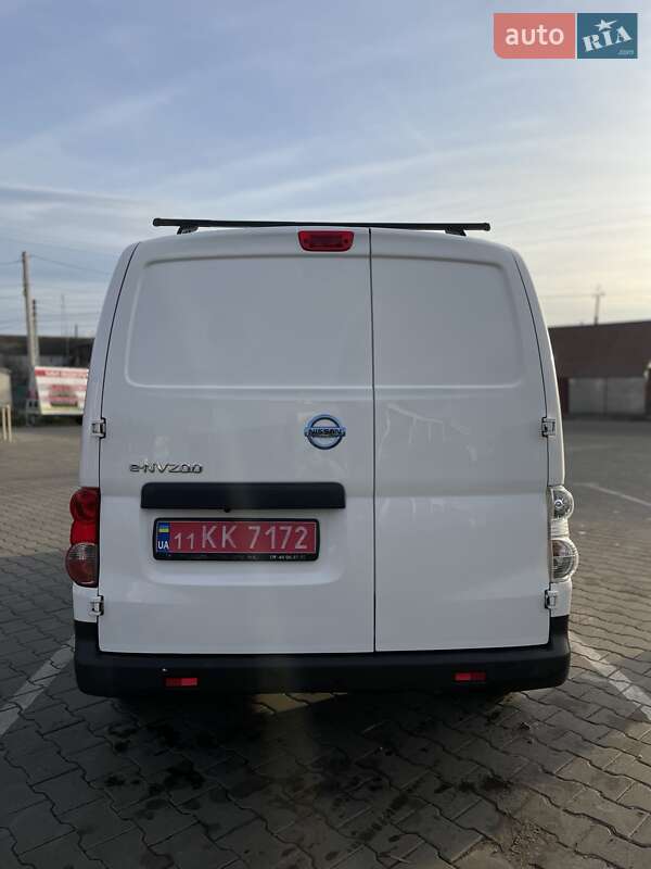 Грузовой фургон Nissan e-NV200 2015 в Киеве