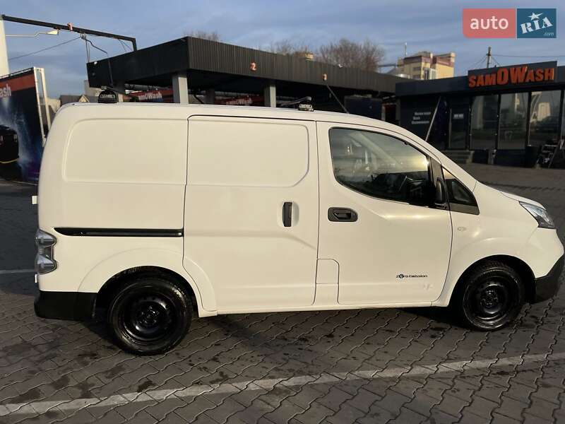 Грузовой фургон Nissan e-NV200 2015 в Киеве