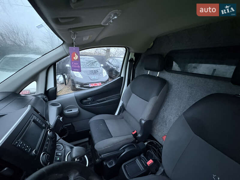 Грузовой фургон Nissan e-NV200 2015 в Луцке фото 24 Грузовой фургон Nissan e-NV200 2015 в Луцке