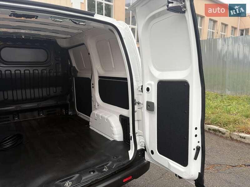 Грузовой фургон Nissan e-NV200 2021 в Виннице