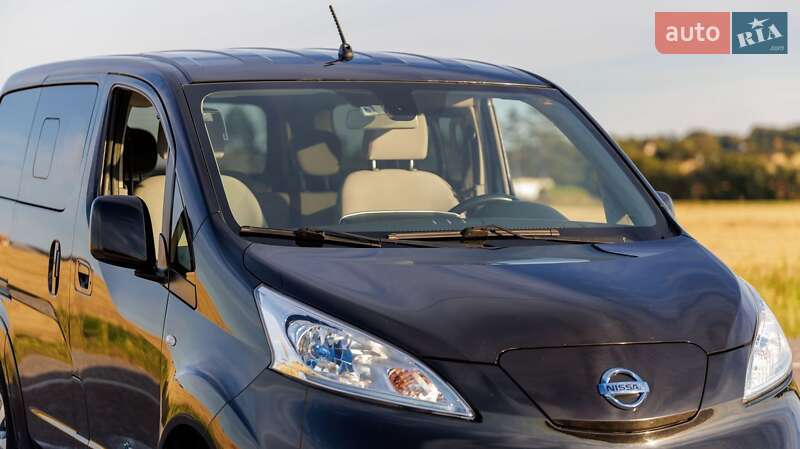 Минивэн Nissan e-NV200 2015 в Львове