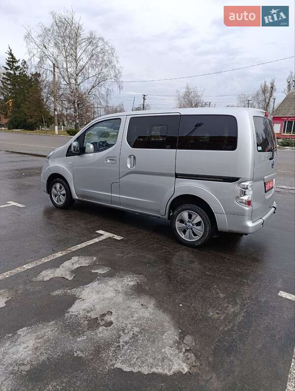 Мінівен Nissan e-NV200 2018 в Семенівці