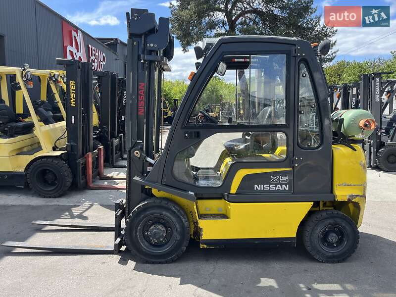 Nissan FG 2005