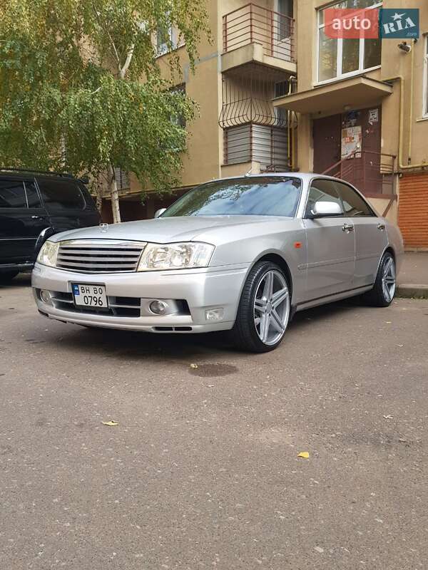 Nissan Gloria 2000