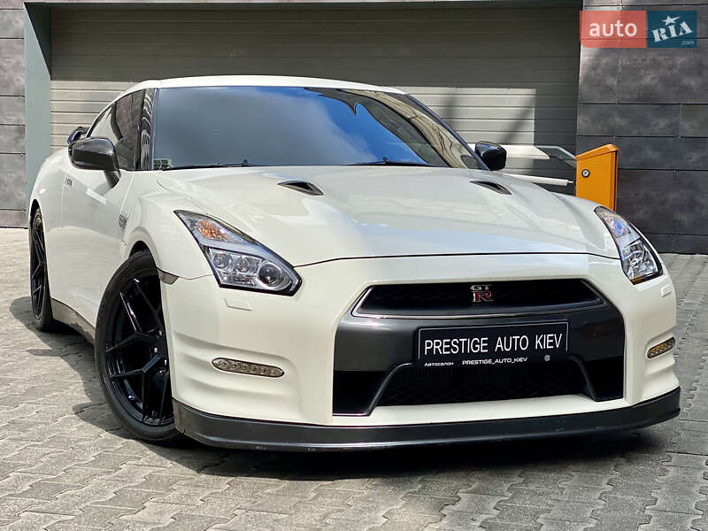 Nissan GT-R 2013