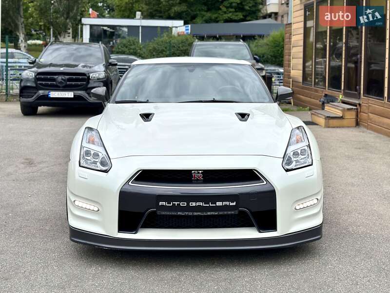 Купе Nissan GT-R 2013 в Києві