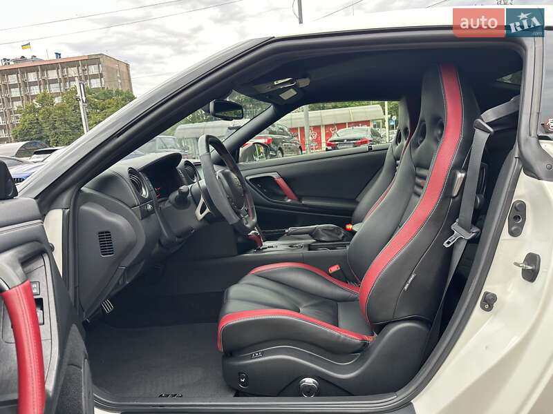 Купе Nissan GT-R 2013 в Києві