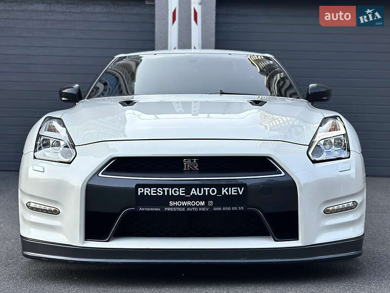 Купе Nissan GT-R 2013 в Києві