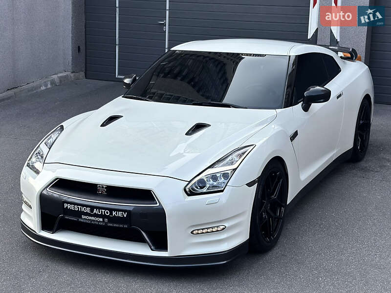 Купе Nissan GT-R 2013 в Києві