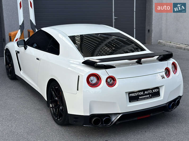 Купе Nissan GT-R 2013 в Києві