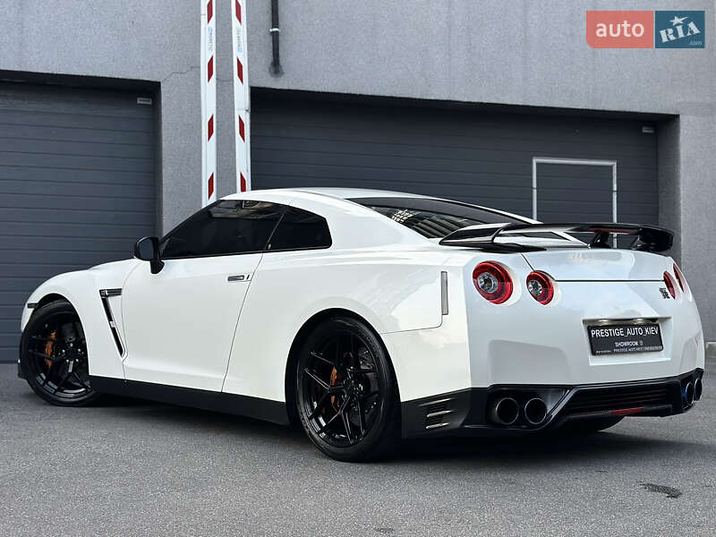 Купе Nissan GT-R 2013 в Києві