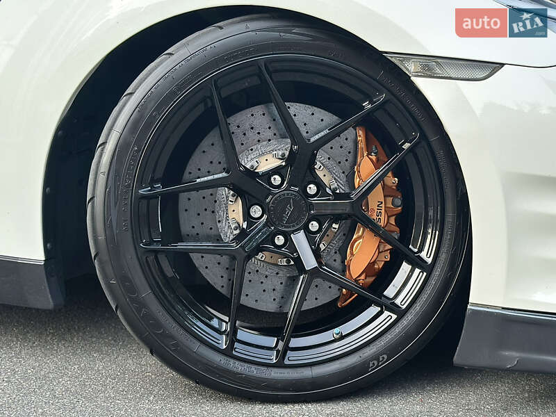 Купе Nissan GT-R 2013 в Києві