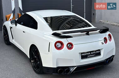 Купе Nissan GT-R 2013 в 