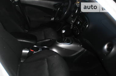 Позашляховик / Кросовер Nissan Juke 2011 в 