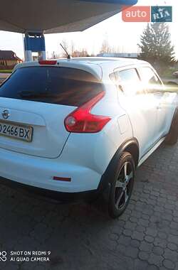 Внедорожник / Кроссовер Nissan Juke 2011 в 