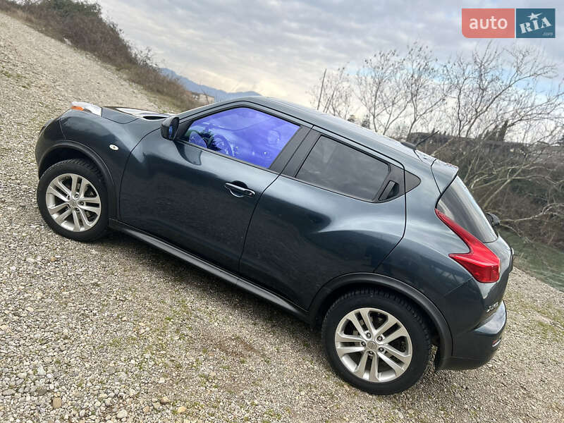 Позашляховик / Кросовер Nissan Juke 2012 в 