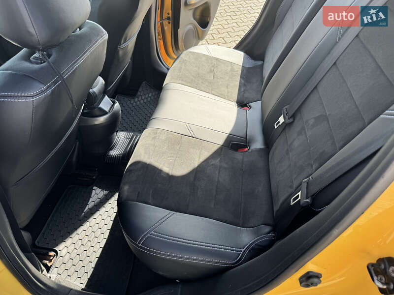 Позашляховик / Кросовер Nissan Juke 2015 в Львові