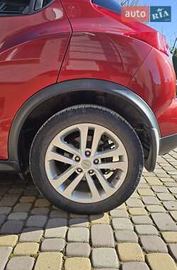Внедорожник / Кроссовер Nissan Juke 2011 в 