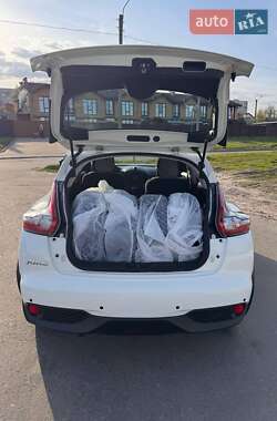 Внедорожник / Кроссовер Nissan Juke 2017 в 