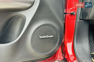 Позашляховик / Кросовер Nissan Juke 2012 в 