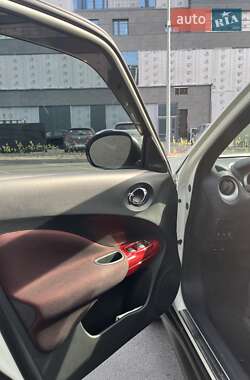Позашляховик / Кросовер Nissan Juke 2011 в 