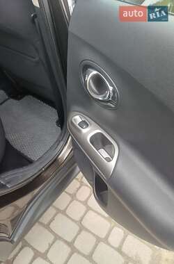 Внедорожник / Кроссовер Nissan Juke 2012 в 
