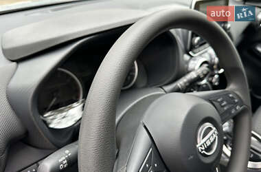 Позашляховик / Кросовер Nissan Juke 2022 в 