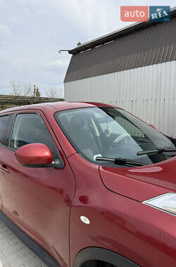 Внедорожник / Кроссовер Nissan Juke 2010 в 