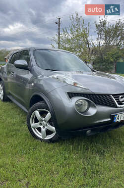 Позашляховик / Кросовер Nissan Juke 2010 в 