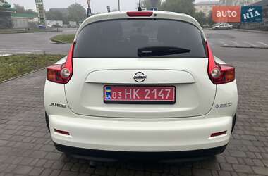 Позашляховик / Кросовер Nissan Juke 2010 в 