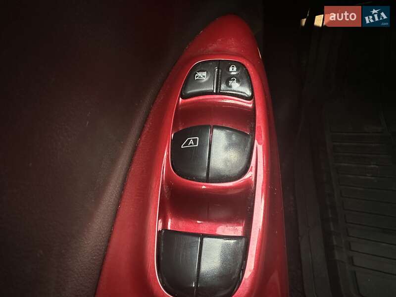 Внедорожник / Кроссовер Nissan Juke 2013 в Киеве