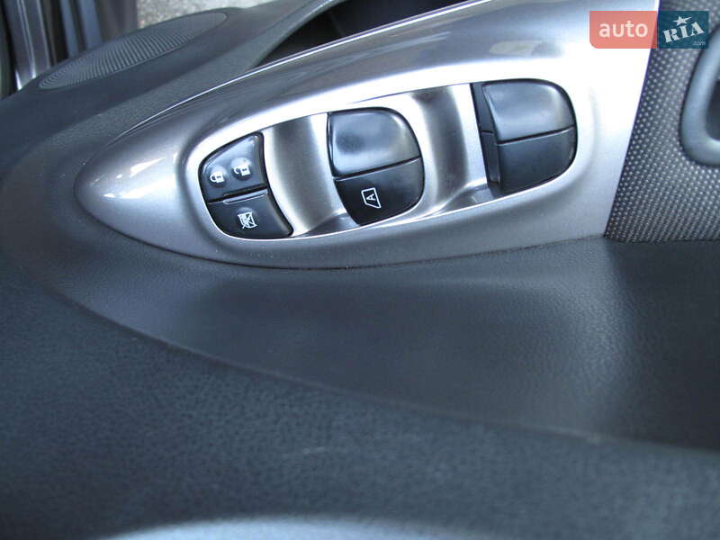 Внедорожник / Кроссовер Nissan Juke 2011 в Киеве