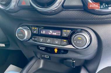 Внедорожник / Кроссовер Nissan Juke 2021 в 
