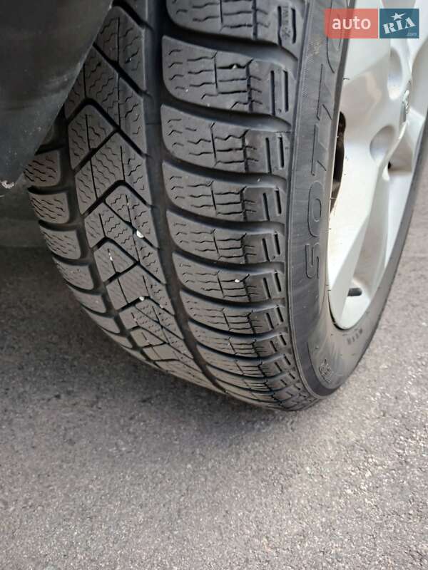 Внедорожник / Кроссовер Nissan Juke 2011 в Киеве