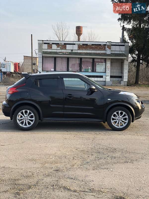 Внедорожник / Кроссовер Nissan Juke 2014 в Хороле