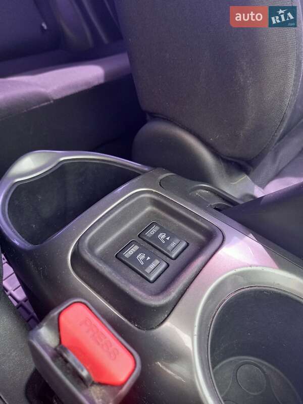 Внедорожник / Кроссовер Nissan Juke 2014 в Полтаве