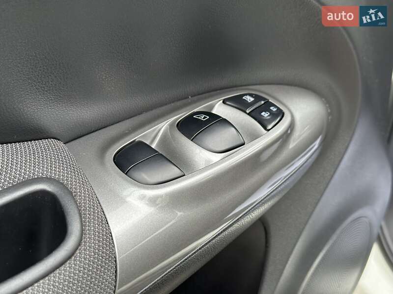 Внедорожник / Кроссовер Nissan Juke 2019 в Киеве