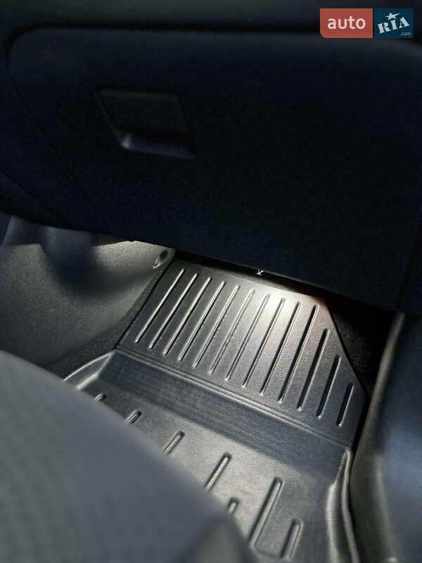 Позашляховик / Кросовер Nissan Juke 2011 в Дніпрі