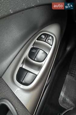 Внедорожник / Кроссовер Nissan Juke 2011 в 