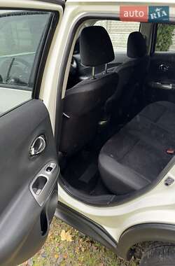 Внедорожник / Кроссовер Nissan Juke 2011 в 