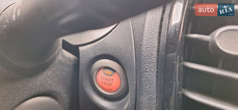 Внедорожник / Кроссовер Nissan Juke 2016 в Киеве