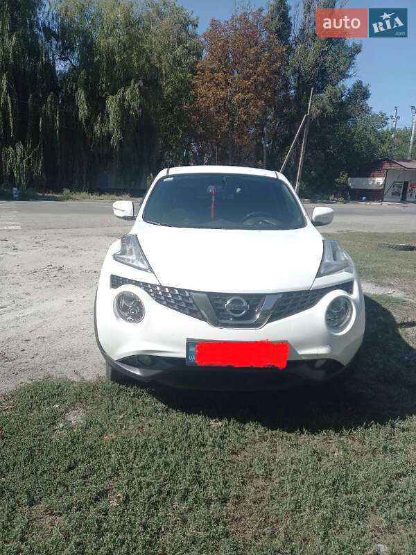 Внедорожник / Кроссовер Nissan Juke 2016 в Синельниково